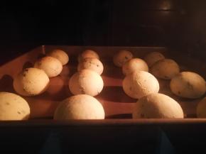 烤箱预热上下火200度十分钟，烤盘放中层，烤20分钟。看状态可以加盖锡纸。