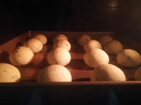 烤箱预热上下火200度十分钟，烤盘放中层，烤20分钟。看状态可以加盖锡纸。