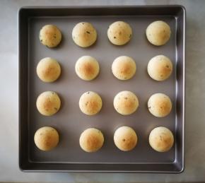 烤好后不用立刻拿出来，在烤箱里放个五分钟再拿出来。