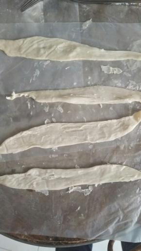 切下来的边角放一边备用