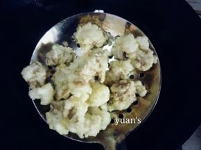 肉外皮变硬，飘起既可捞出