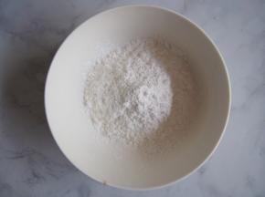 将水晶糕点粉准备好