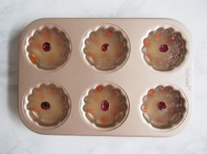 蒸好的水晶糕晾凉后脱模即可