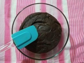 炒好的红豆沙是不粘手、不粘硅胶铲的。