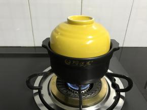 煮开后转小火煮40分钟。