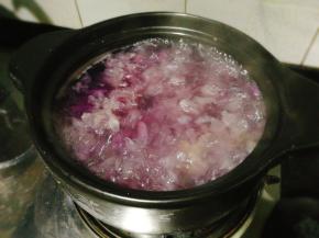 煮开后用勺子搅拌下