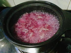 煮十几分钟后银耳已经出胶了