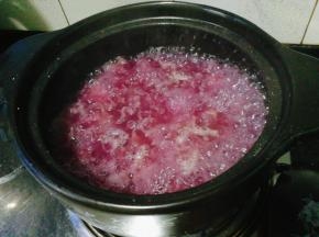煮十几分钟后银耳已经出胶了