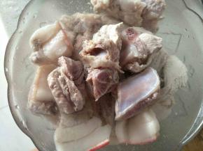 焯水后捞起来，清水清洗2～3遍！