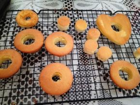 13.	巧克力隔水融化，