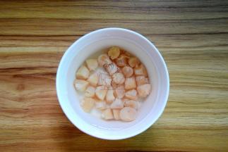 干贝先用温水泡软