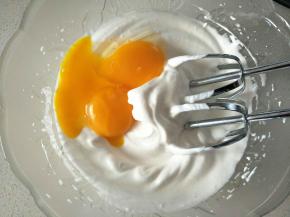 加入蛋黄