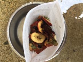 然后将所有材料放入袋中