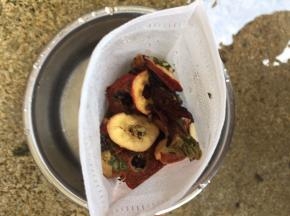 然后将所有材料放入袋中