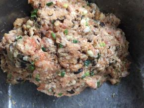 搅拌均匀至肉酱粘稠