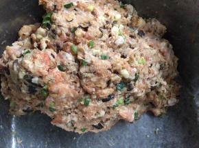 搅拌均匀至肉酱粘稠