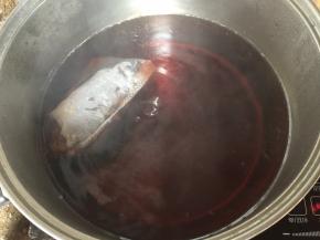 放入装了1500ml清水的锅中，大火煮开