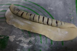 收口这里可以按薄一些，这样比较好卷