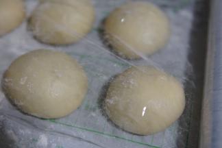 盖保鲜膜静置10分钟