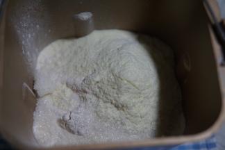 主料内所有粉类混合均匀