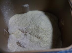 主料内所有粉类混合均匀
