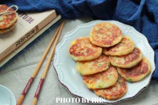 两面都煎好后，取出摆盘，趁热食用