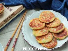 两面都煎好后，取出摆盘，趁热食用