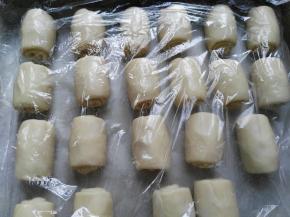 盖上保鲜膜松弛30分钟