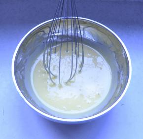 5、将蛋黄切拌均匀，备用