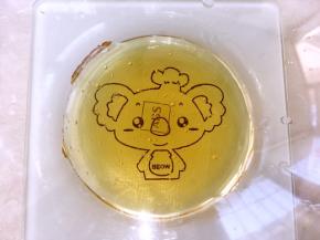 转化糖浆加枧水搅拌均匀