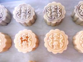 全部包好后，用喷水壶喷点水，静置10分钟，烤箱预热180度