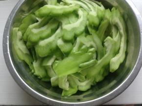 苦瓜切薄片
