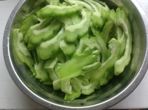 苦瓜切薄片