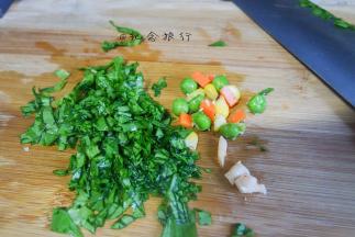 青菜洗净切成丝