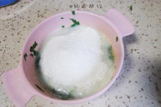 放一大勺米糊拌匀