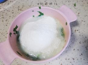 放一大勺米糊拌匀