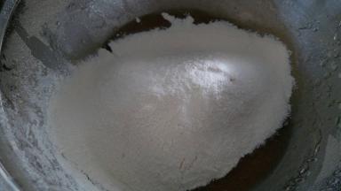 加入过筛的中粉