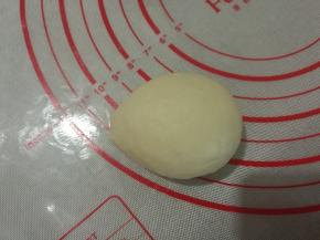 收圆，捏出小刺猬稍尖的头部