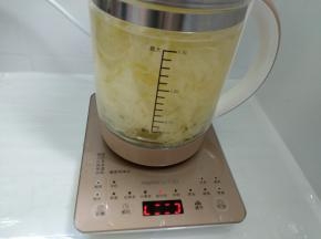 放入银耳，选滋补品功能。