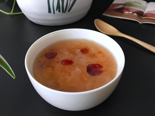 桃胶银耳蔓越莓羹