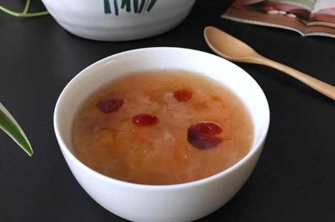 桃胶银耳蔓越莓羹