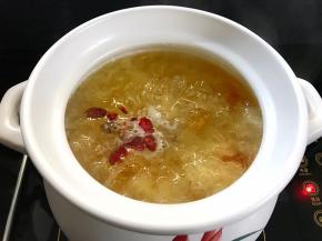 加入蔓越莓干。熄火，焖15分钟即可。