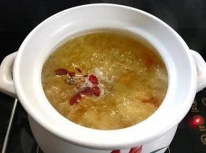加入蔓越莓干。熄火，焖15分钟即可。