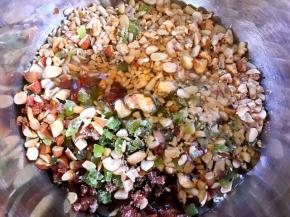 加入调好的麦芽糖水跟蜂蜜