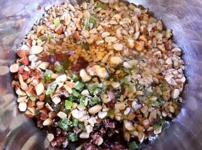 加入调好的麦芽糖水跟蜂蜜