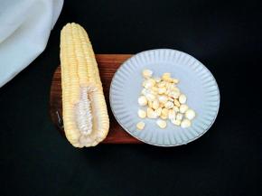 把玉米颗粒扳下来