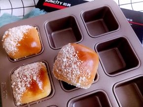 这样一份小餐包，再配上一杯牛奶和一个鸡蛋，孩子的早餐就OK了