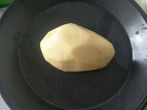 土豆刨去皮