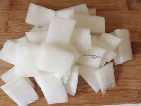 冬瓜洗净去皮切片