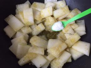 加入少许盐调味